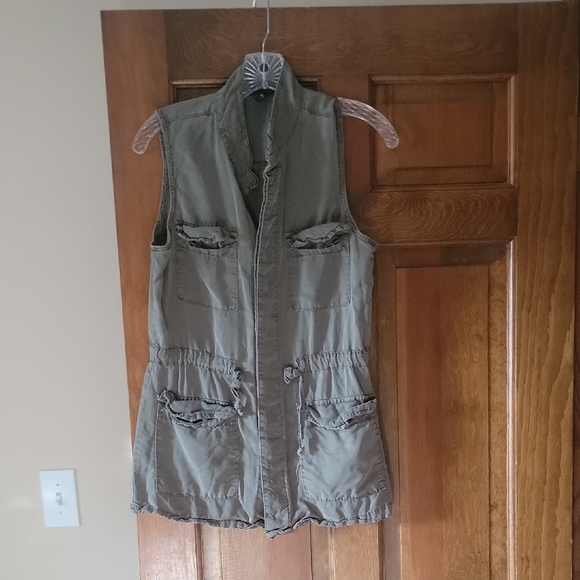 Olive Green Sleeveless Utility Vest - Picture 1 of 5